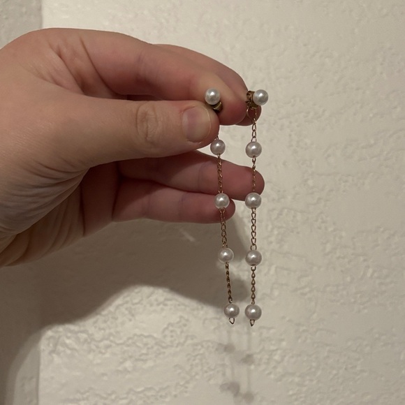 Elegant faux Pearl Drop Earrings EUC - Picture 1 of 2